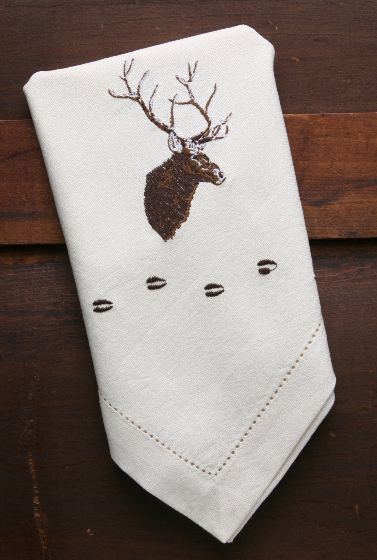 “Elk” 100% Cotton Embroidered Napkins – 4-Piece Set